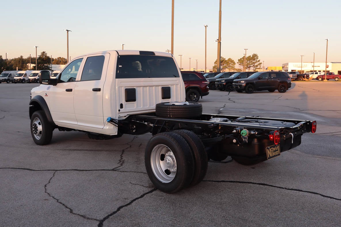 2027 RAM 5500 Chassis Cab Tradesman 4x4 Crew Cab 60 CA 173.4 WB