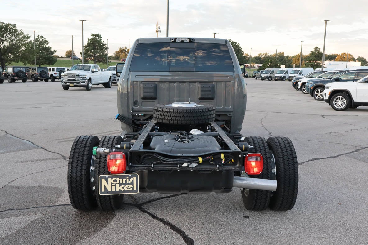 2027 RAM 5500 Chassis Cab Big Horn 4x4 Crew Cab 60 CA 173.4 WB