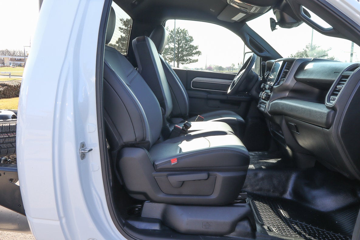 2026 RAM 3500 Chassis Cab Tradesman 4WD Reg Cab 60 CA 143.5 WB