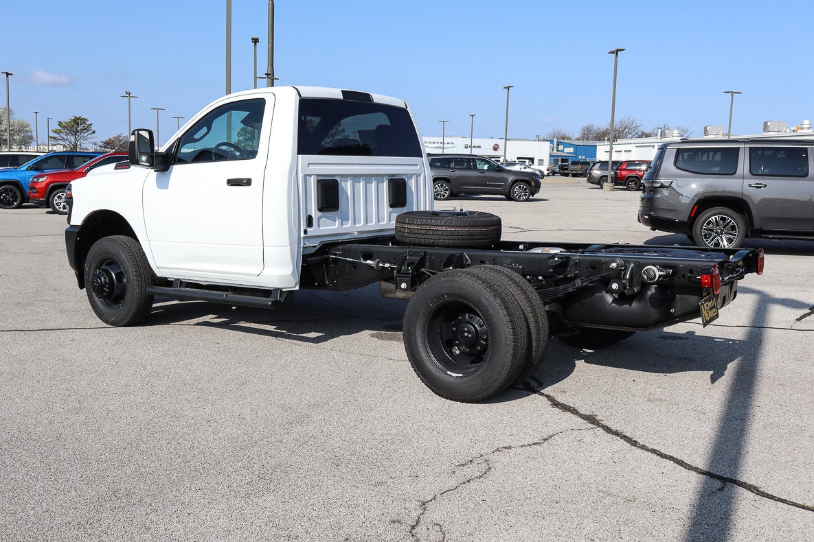 2026 RAM 3500 Chassis Cab Tradesman 4WD Reg Cab 60 CA 143.5 WB