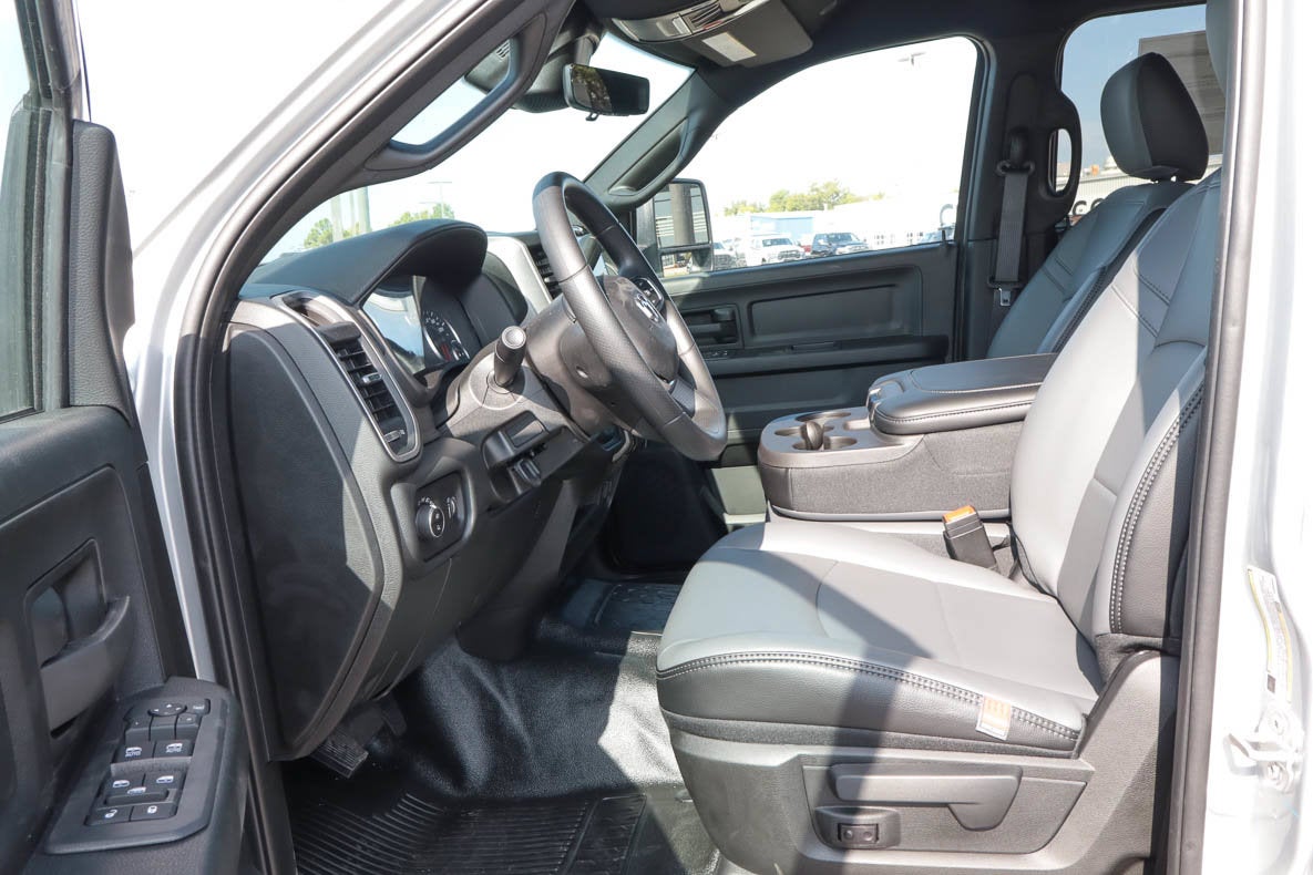2027 RAM 3500 Chassis Cab Tradesman 4WD Crew Cab 60 CA 172.4 WB