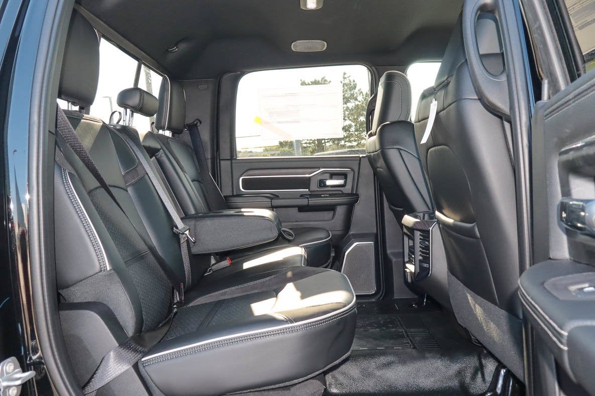2027 RAM 3500 Chassis Cab Big Horn 4WD Crew Cab 60 CA 172.4 WB