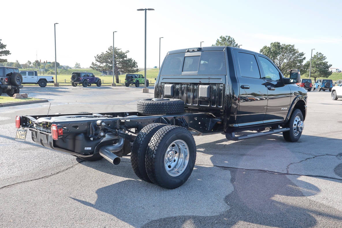 2027 RAM 3500 Chassis Cab Big Horn 4WD Crew Cab 60 CA 172.4 WB