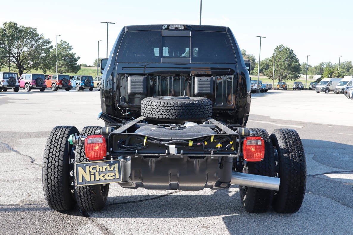2027 RAM 3500 Chassis Cab Big Horn 4WD Crew Cab 60 CA 172.4 WB