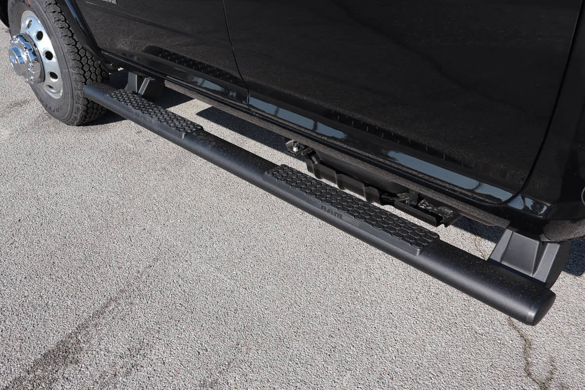 2027 RAM 3500 Chassis Cab Big Horn 4WD Crew Cab 60 CA 172.4 WB