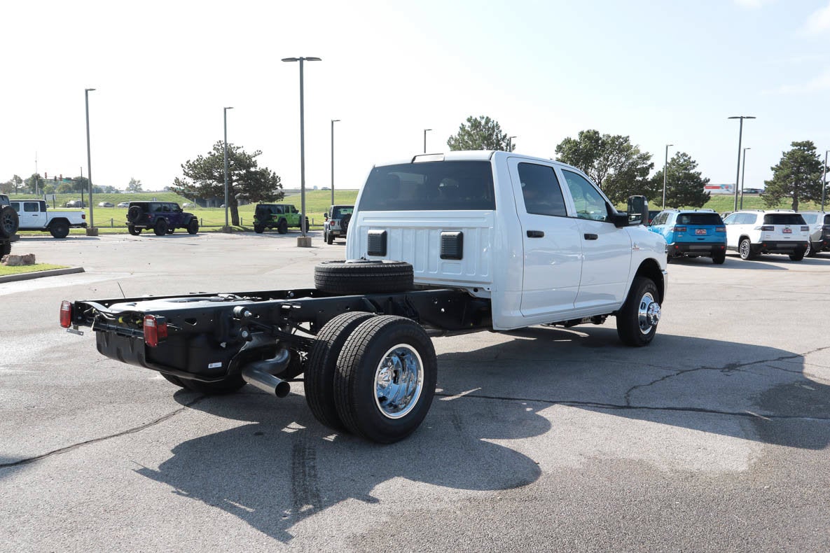 2027 RAM 3500 Chassis Cab Tradesman 4WD Crew Cab 60 CA 172.4 WB