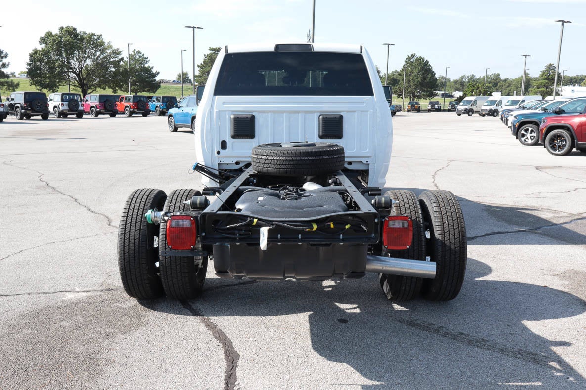 2027 RAM 3500 Chassis Cab Tradesman 4WD Crew Cab 60 CA 172.4 WB