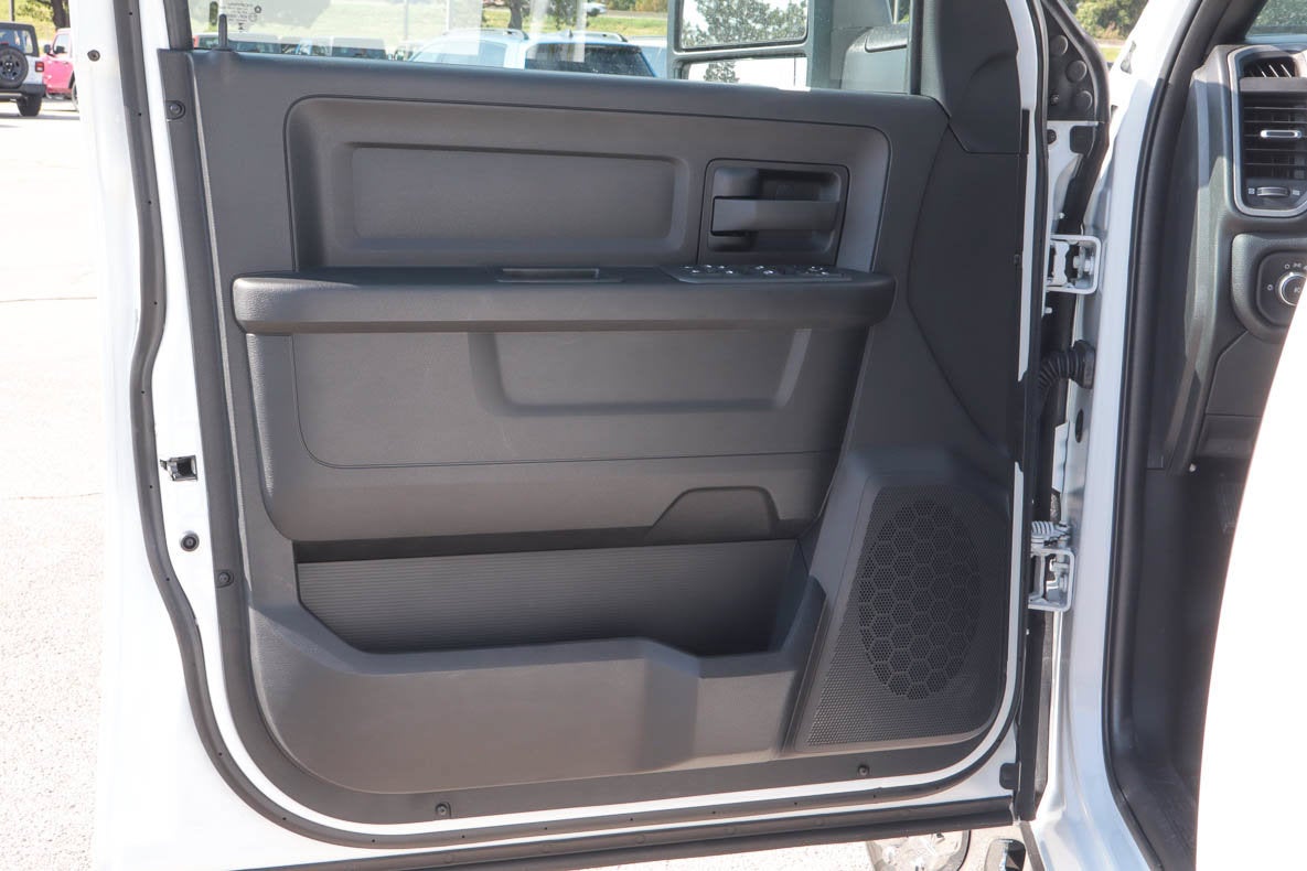 2027 RAM 3500 Chassis Cab Tradesman 4WD Crew Cab 60 CA 172.4 WB