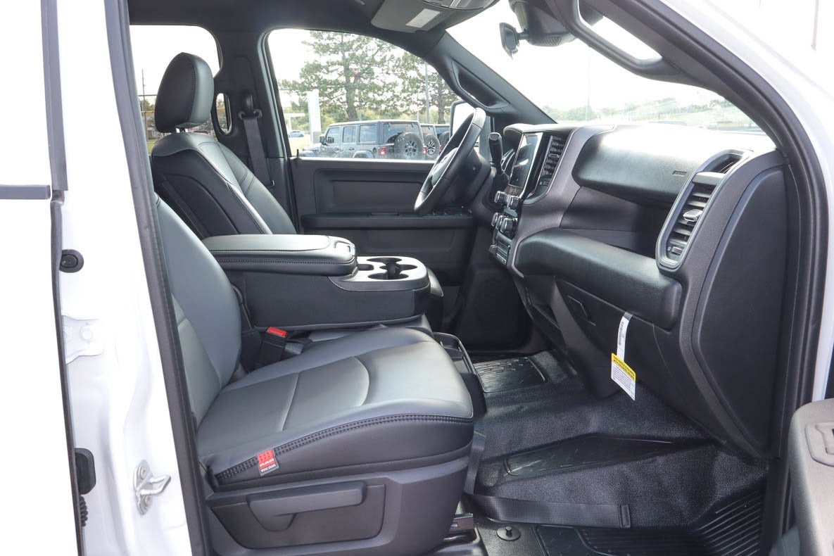 2027 RAM 3500 Chassis Cab Tradesman 4WD Crew Cab 60 CA 172.4 WB