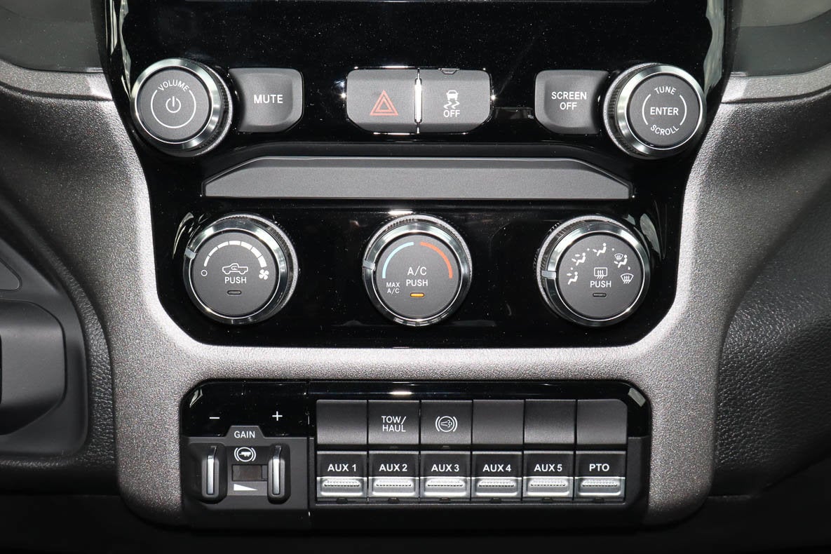 2026 RAM 3500 Chassis Cab Tradesman 4WD Crew Cab 60 CA 172.4 WB
