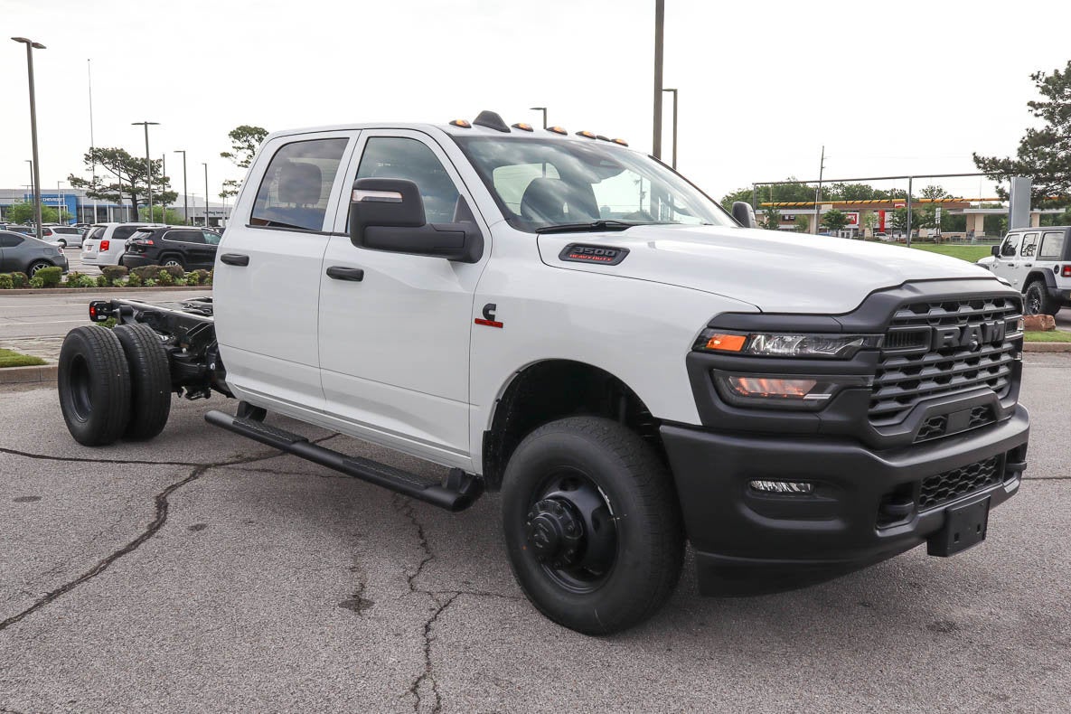 2026 RAM 3500 Chassis Cab Tradesman 4WD Crew Cab 60 CA 172.4 WB