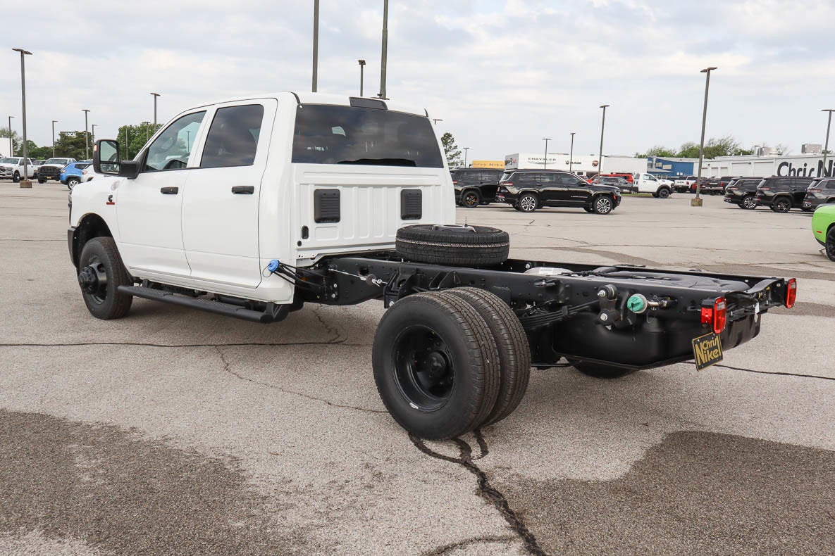 2026 RAM 3500 Chassis Cab Tradesman 4WD Crew Cab 60 CA 172.4 WB