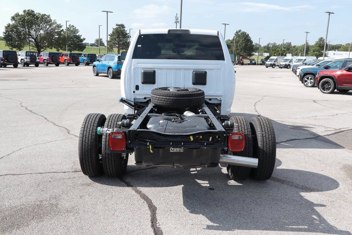 2027 RAM 3500 Chassis Cab Tradesman 4WD Crew Cab 60 CA 172.4 WB