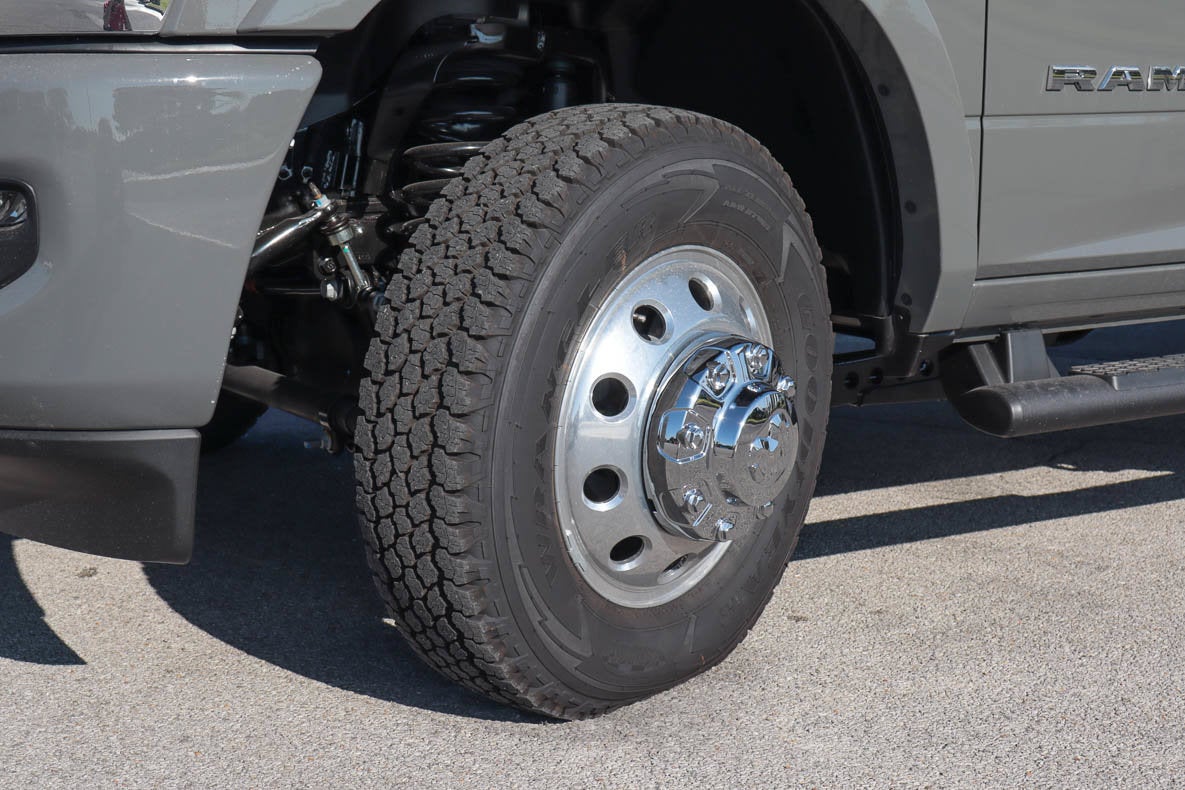2027 RAM 3500 Chassis Cab Big Horn 4WD Crew Cab 60 CA 172.4 WB