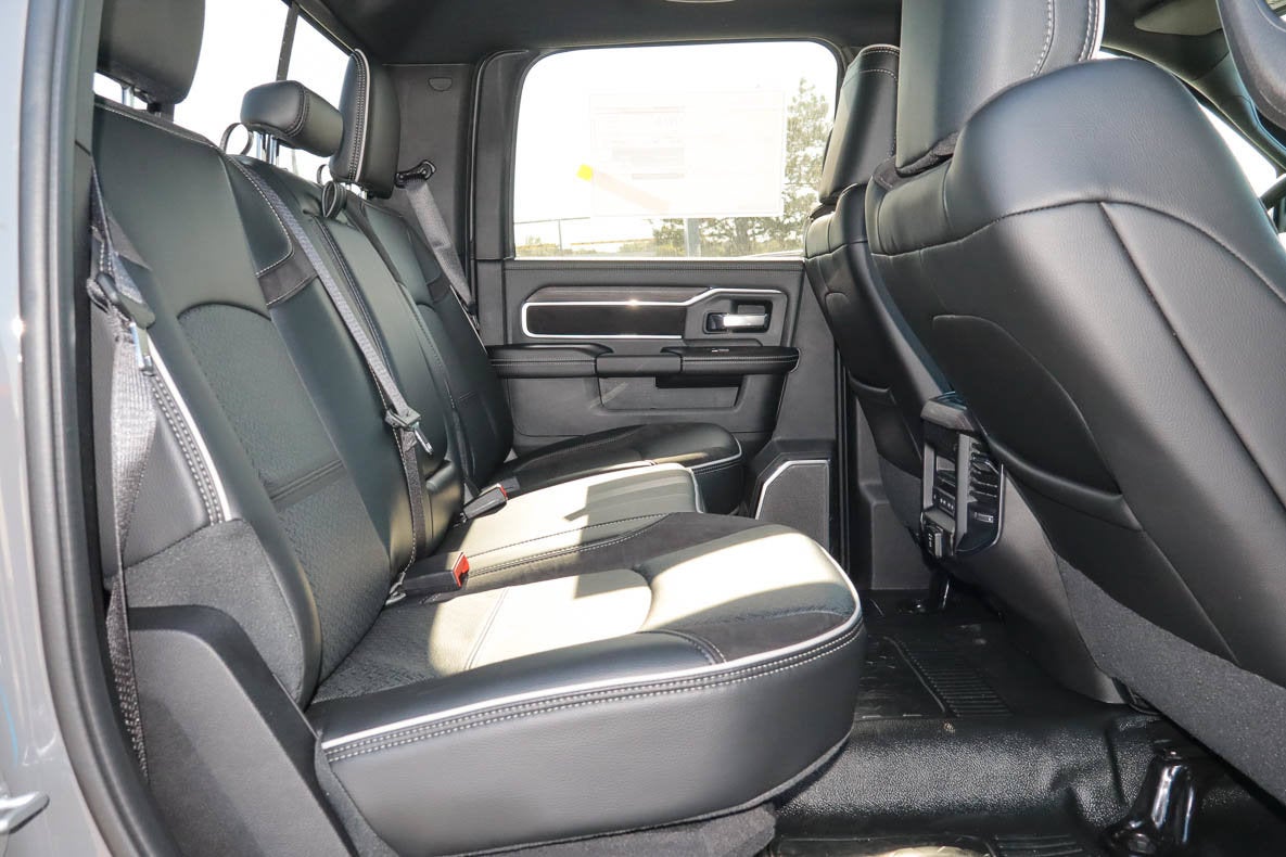 2027 RAM 3500 Chassis Cab Big Horn 4WD Crew Cab 60 CA 172.4 WB