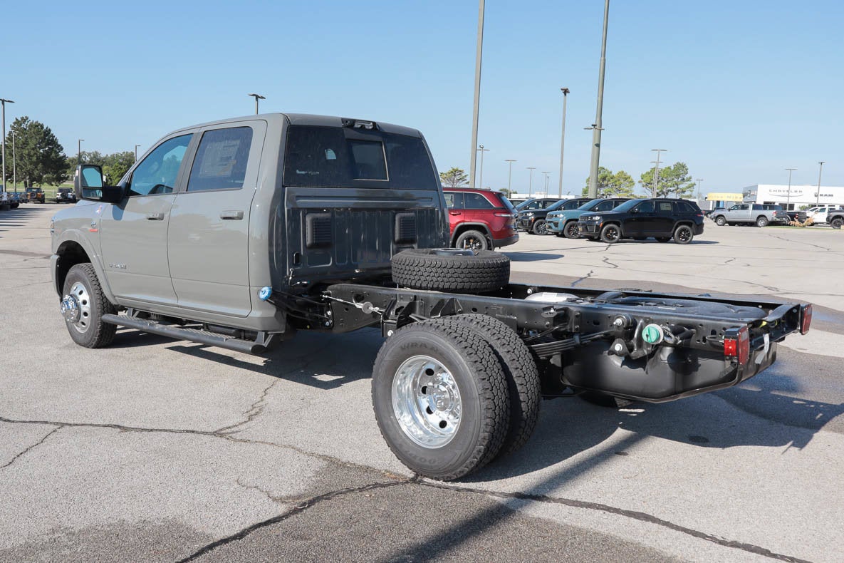 2027 RAM 3500 Chassis Cab Big Horn 4WD Crew Cab 60 CA 172.4 WB