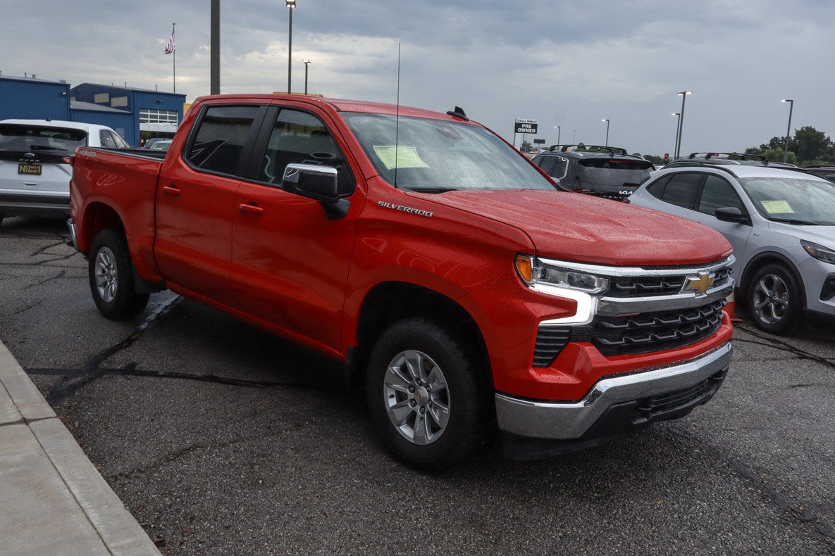 2025 Chevrolet Silverado 1500 4WD Crew Cab 147 LT w/1LT