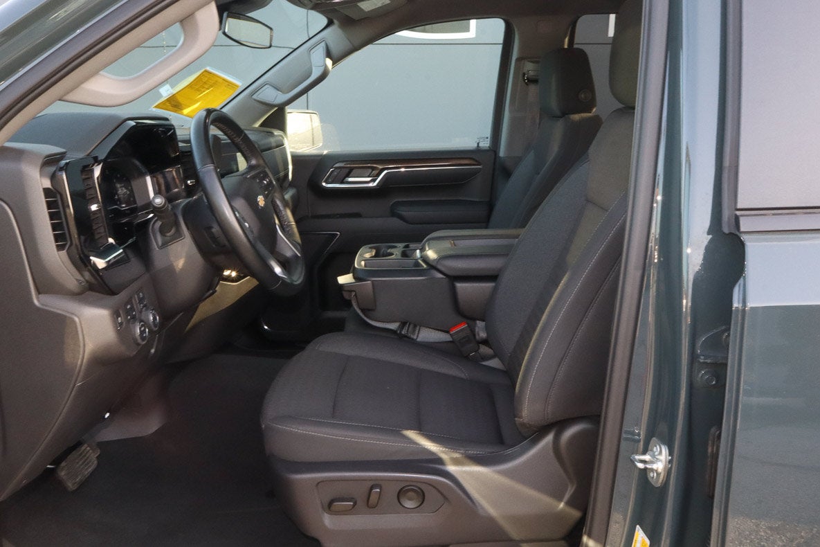2025 Chevrolet Silverado 1500 4WD Crew Cab 147 LT w/1LT