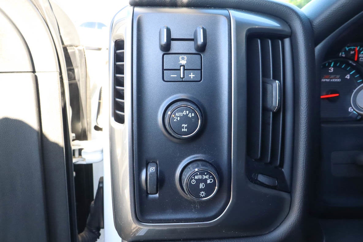 2018 Chevrolet Silverado 1500 4WD Crew Cab 143.5 LT w/2LT