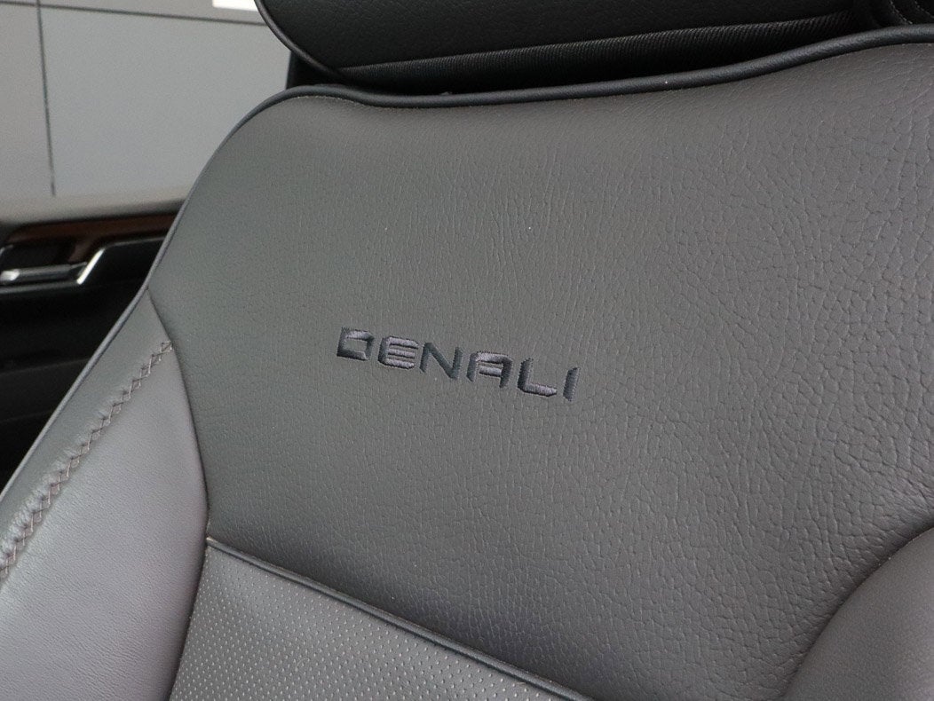 2023 GMC Sierra 1500 4WD Crew Cab 147 Denali