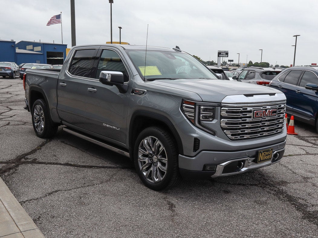 2023 GMC Sierra 1500 4WD Crew Cab 147 Denali