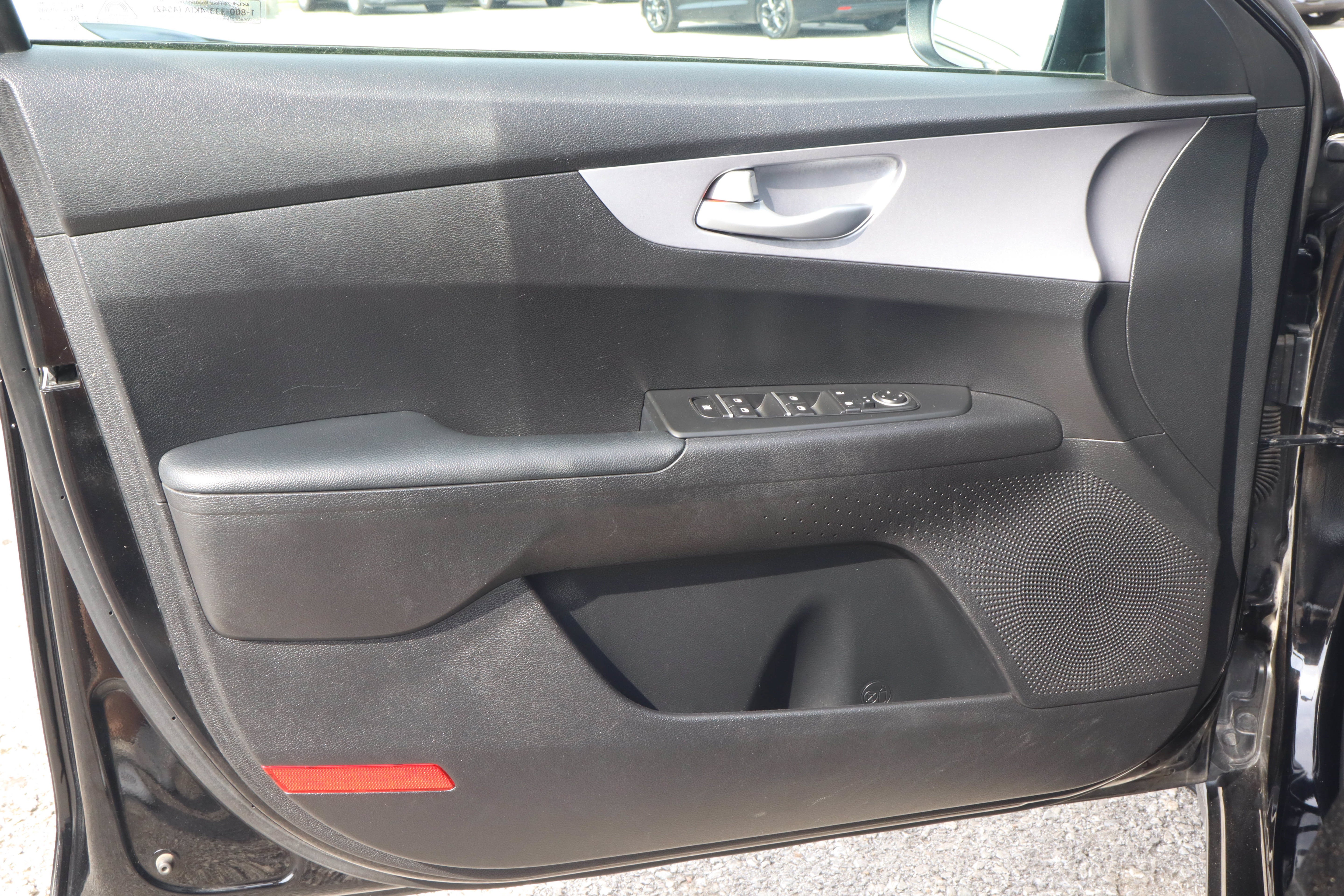 2024 Kia Forte LXS IVT