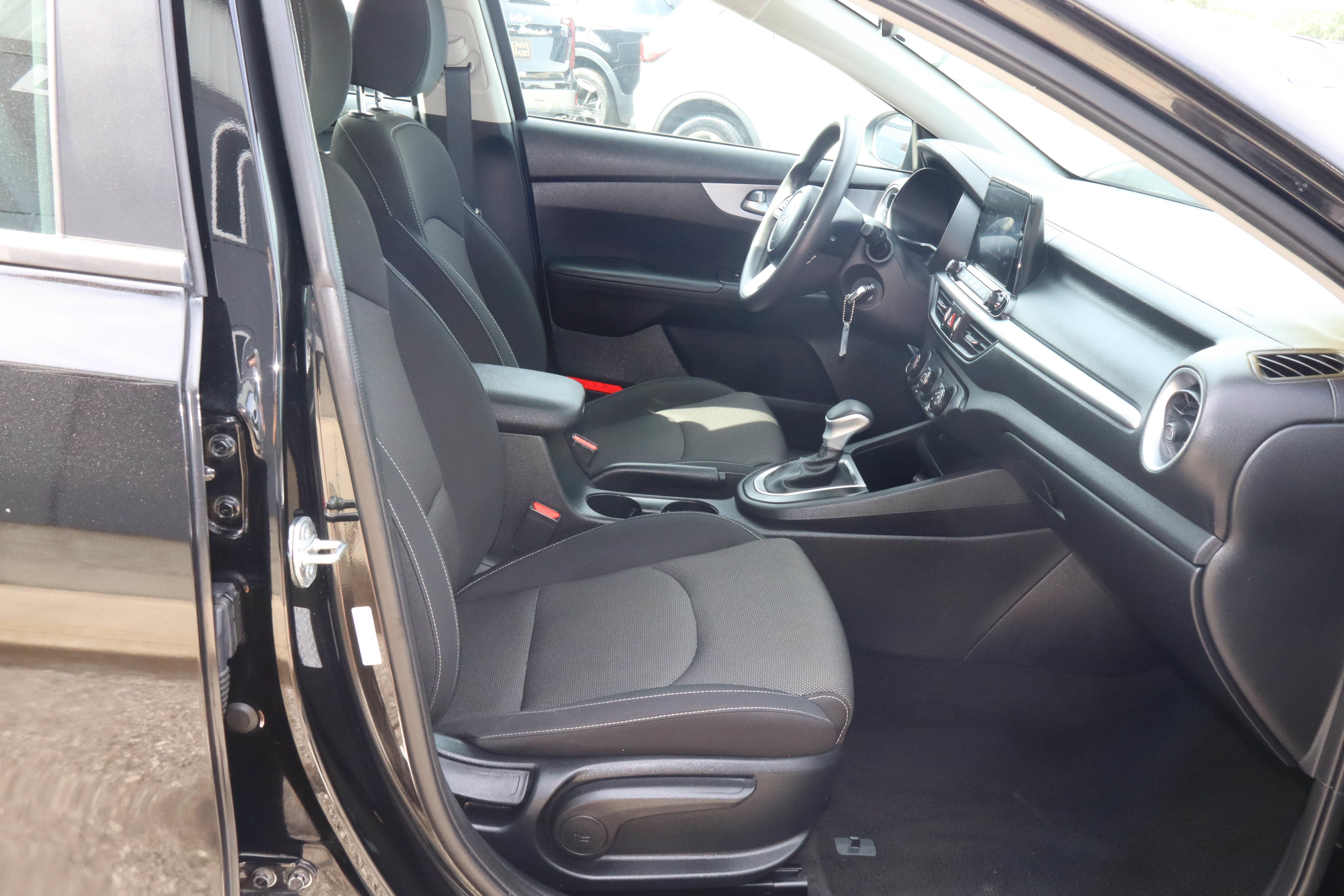 2024 Kia Forte LXS IVT