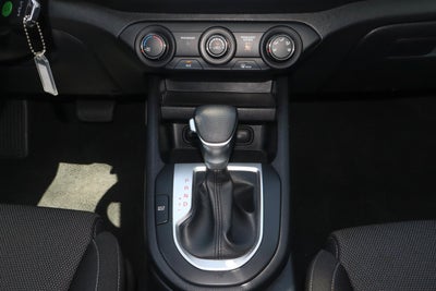 2024 Kia Forte LXS IVT