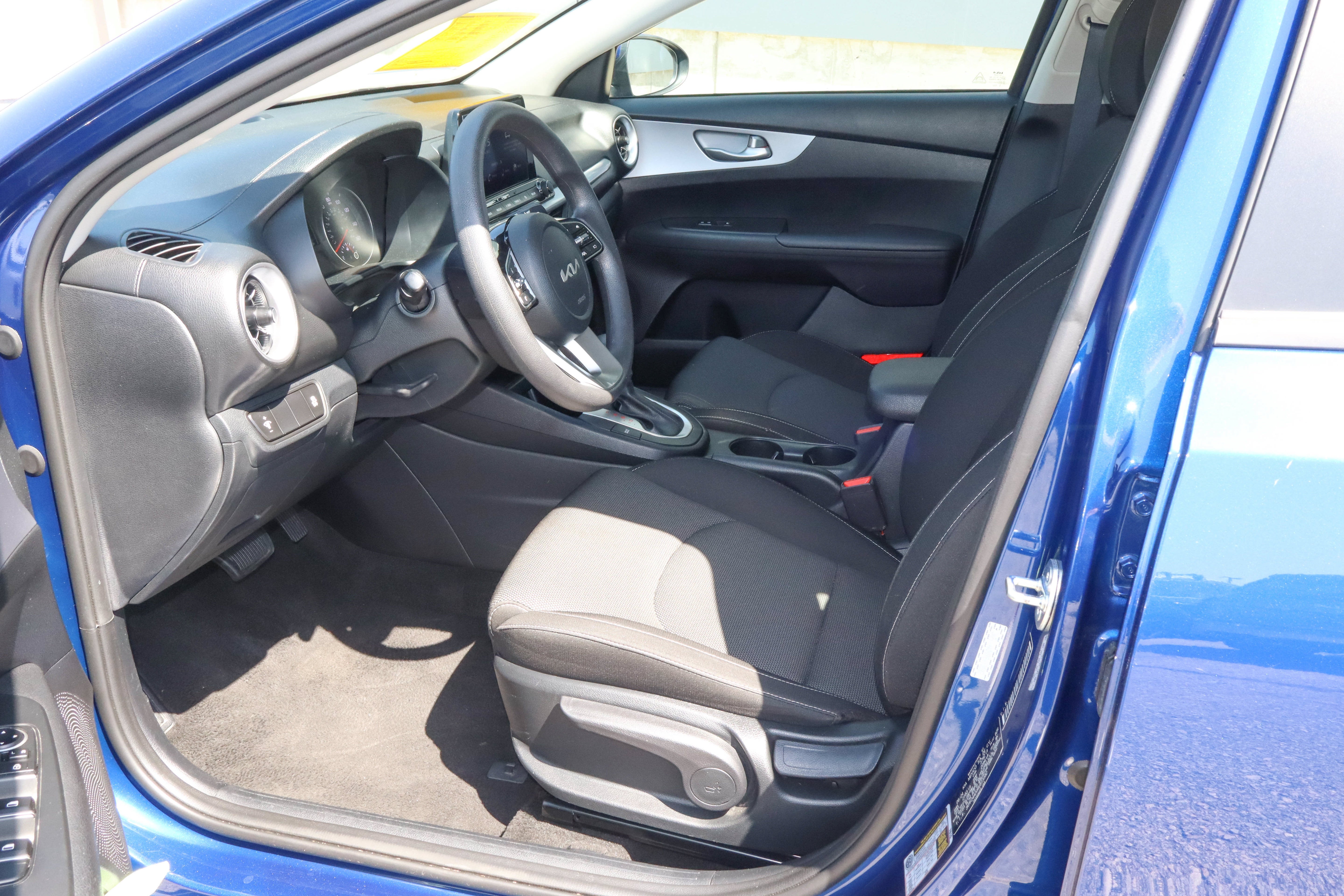 2024 Kia Forte LXS IVT