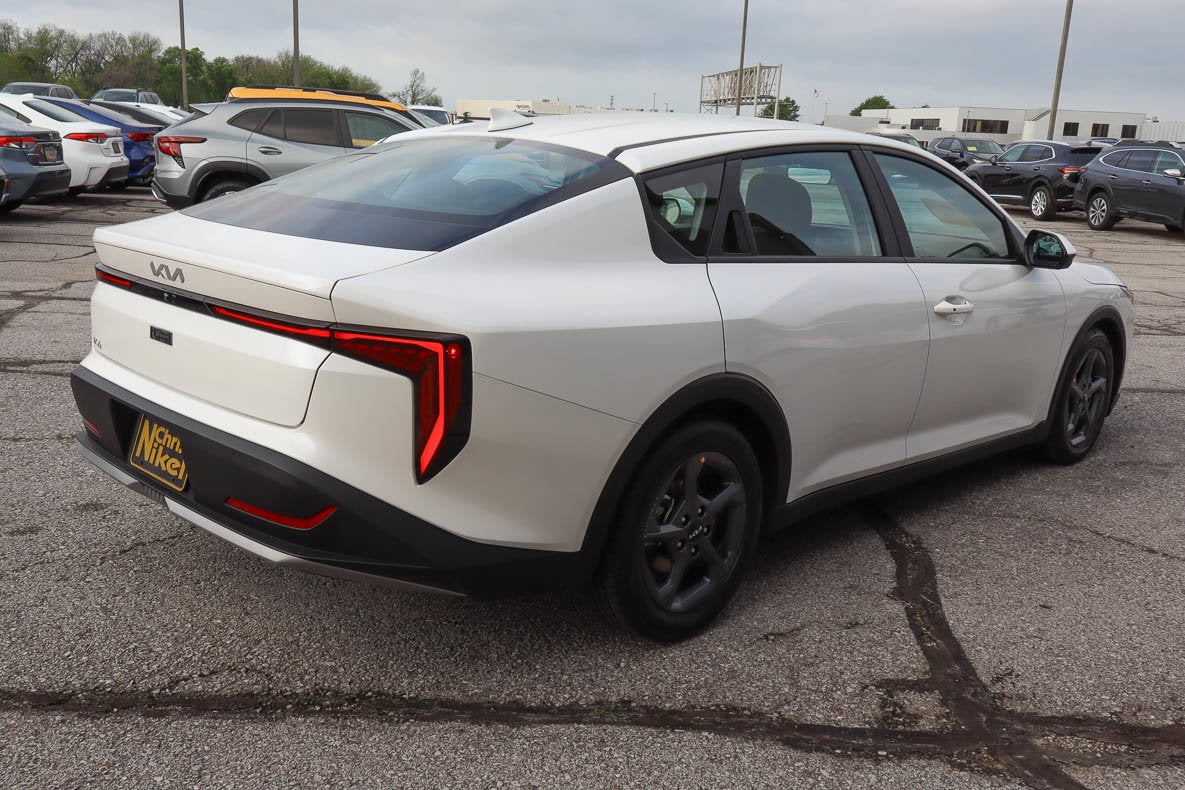 2025 Kia K4 LXS FWD