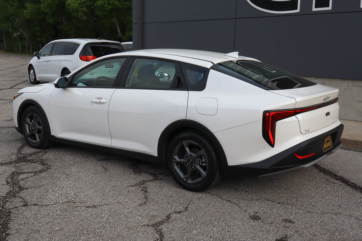 2025 Kia K4 LXS FWD
