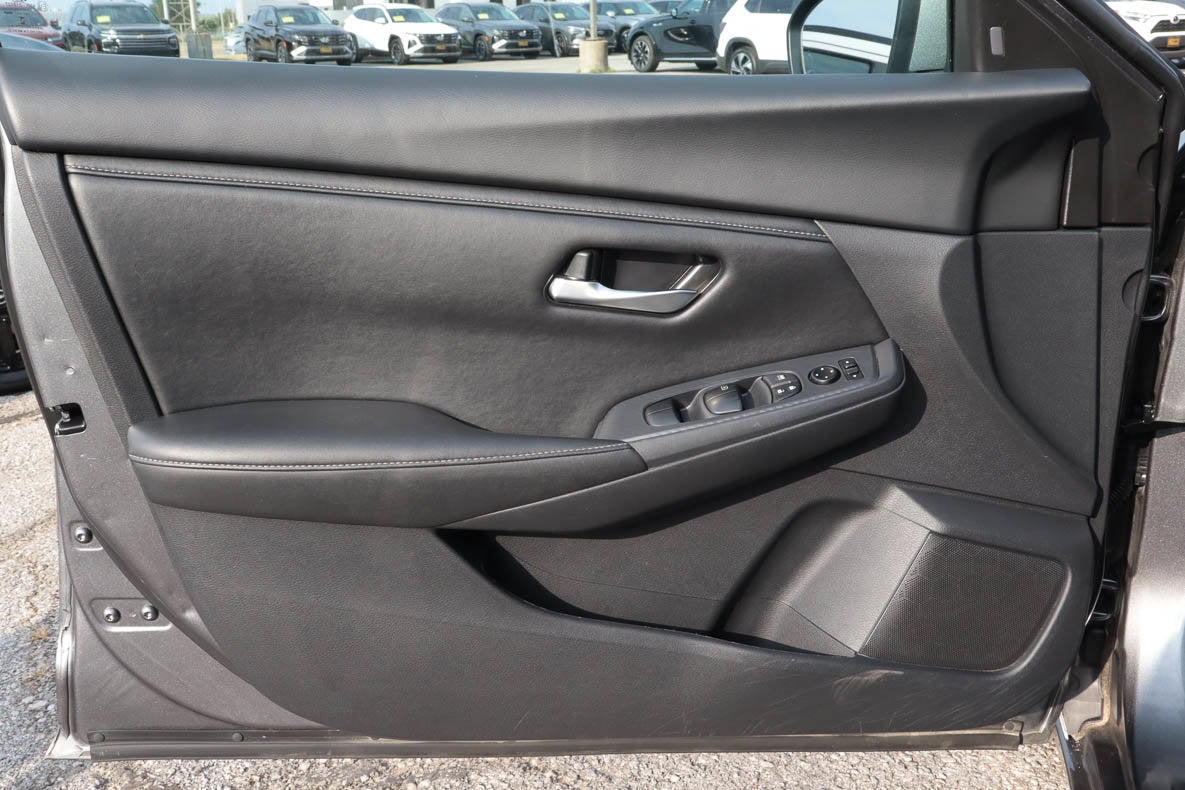 2025 Nissan Sentra SV CVT