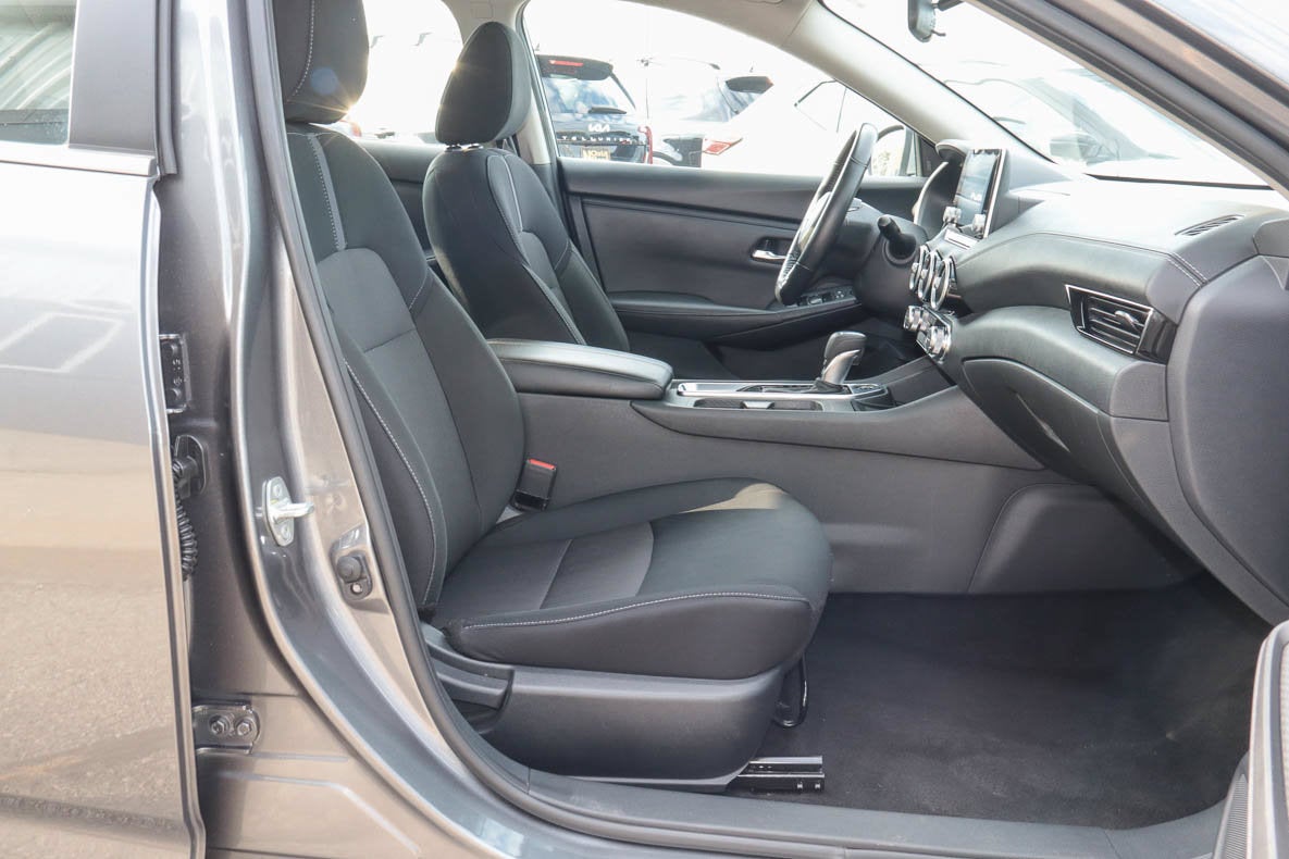 2025 Nissan Sentra SV CVT