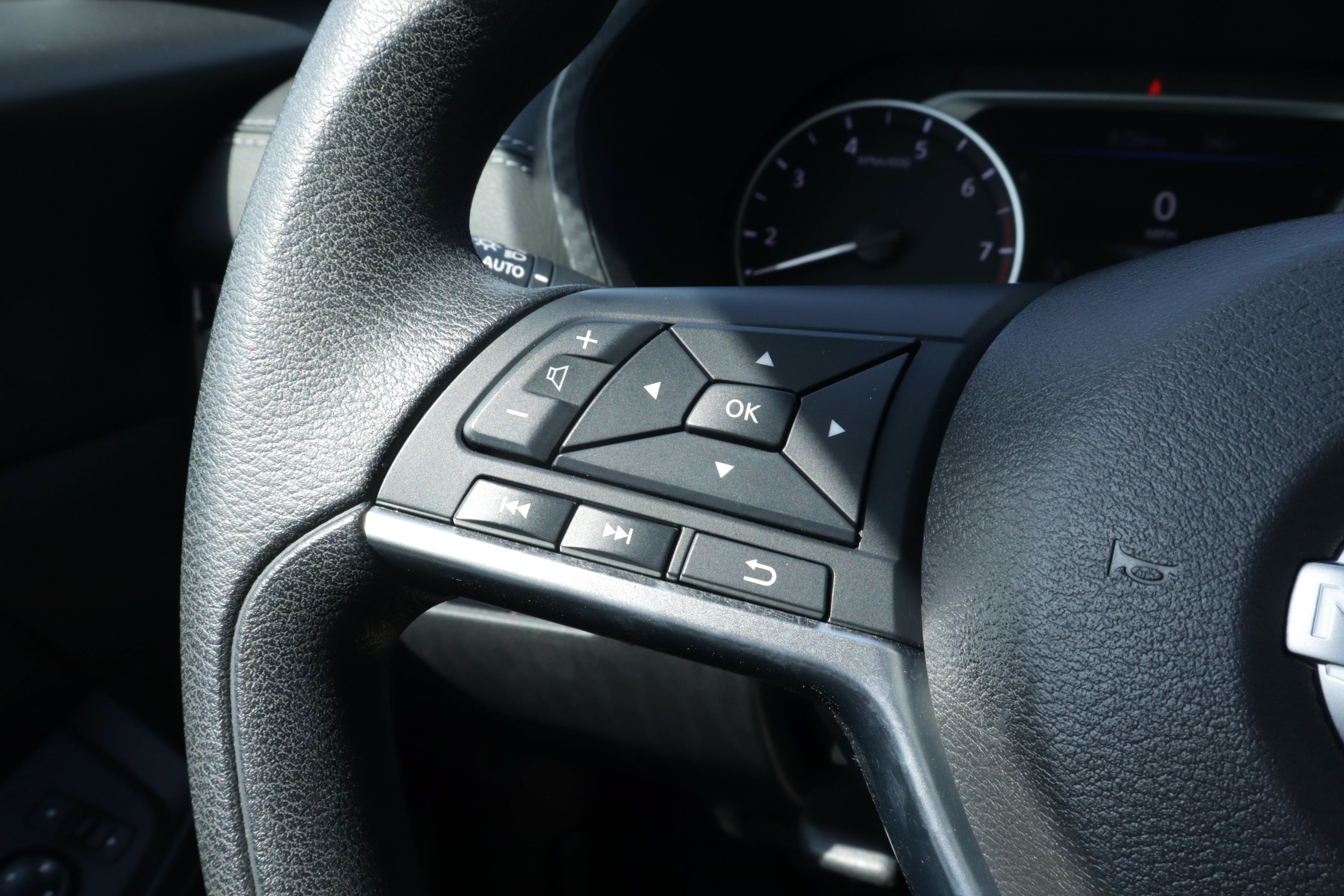 2025 Nissan Sentra SV CVT