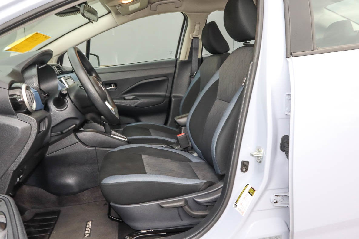 2025 Nissan Versa SV CVT