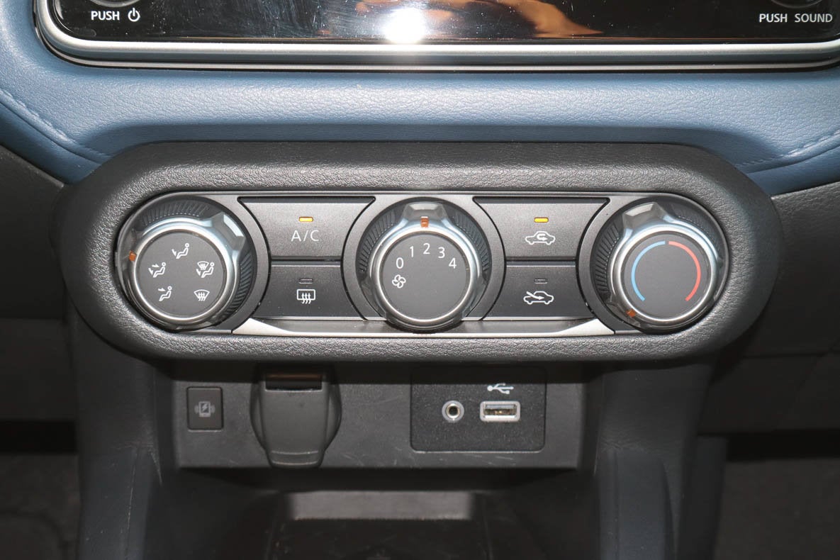 2025 Nissan Versa SV CVT