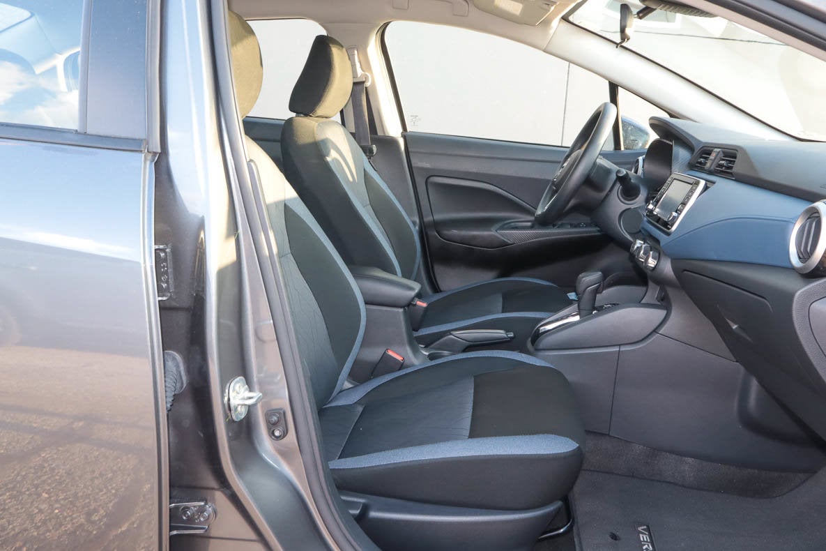 2025 Nissan Versa SV CVT