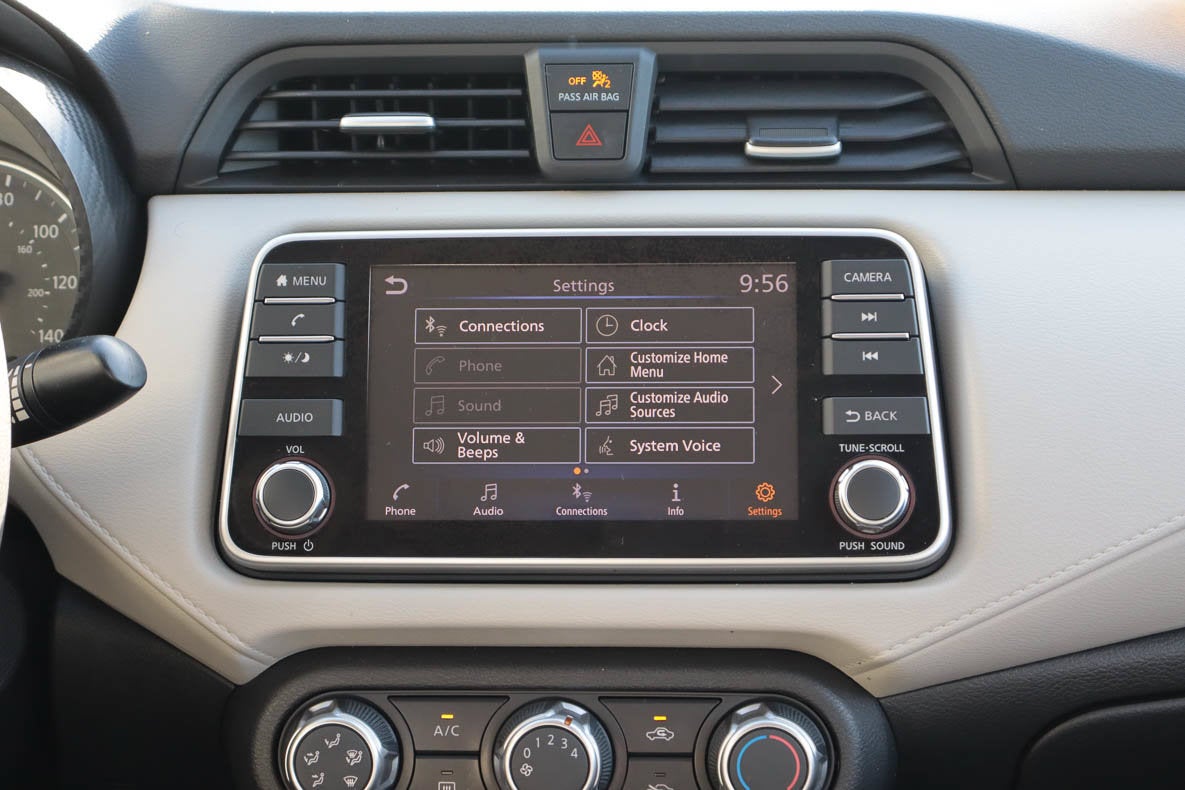 2022 Nissan Versa SV CVT