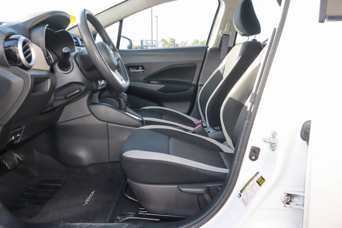 2022 Nissan Versa SV CVT