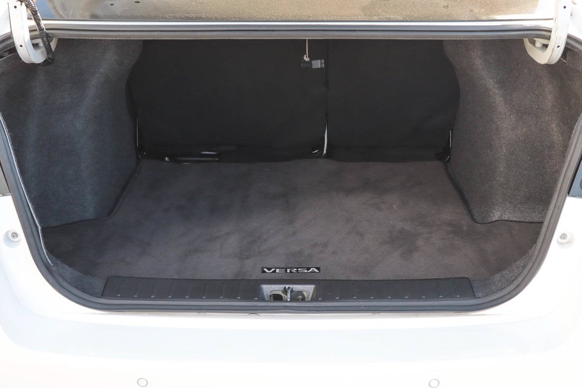 2022 Nissan Versa SV CVT