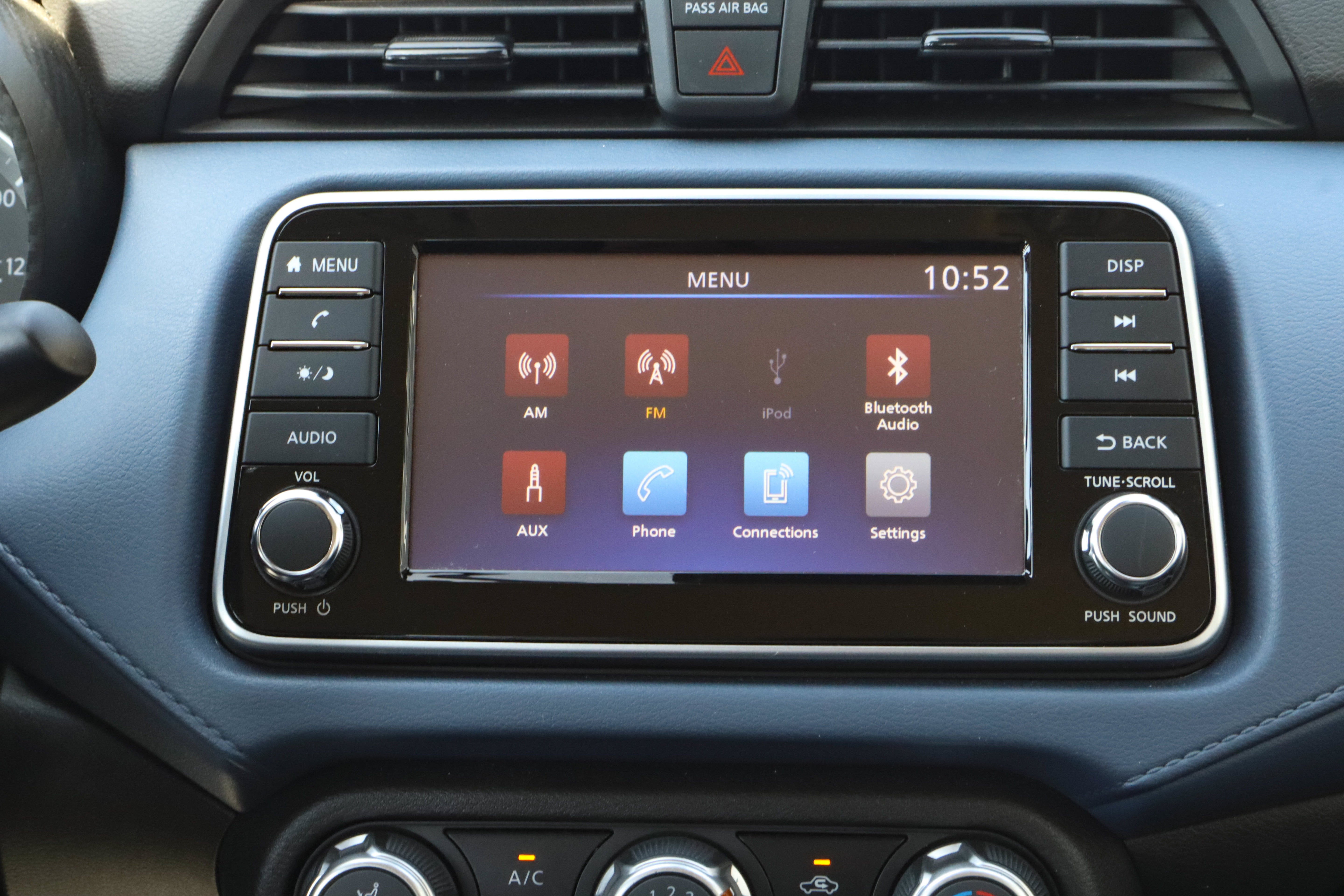 2025 Nissan Versa SV CVT