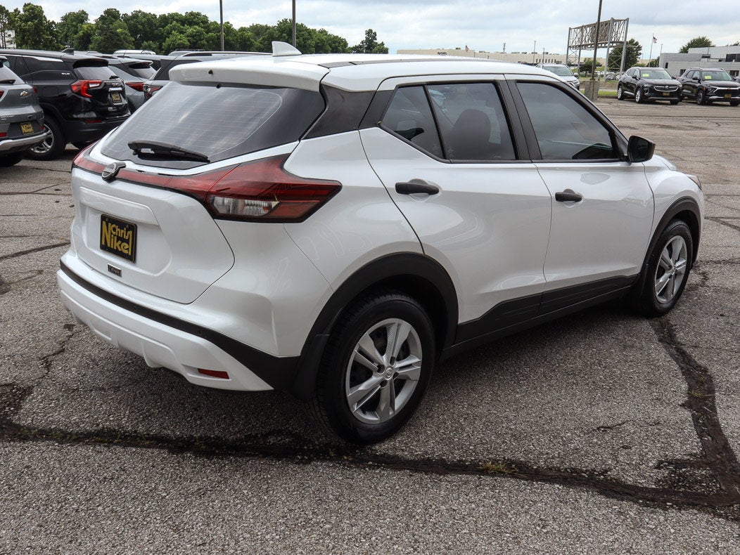 2022 Nissan Kicks S FWD
