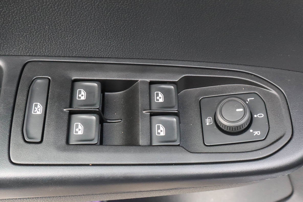 2023 Volkswagen Taos SE FWD