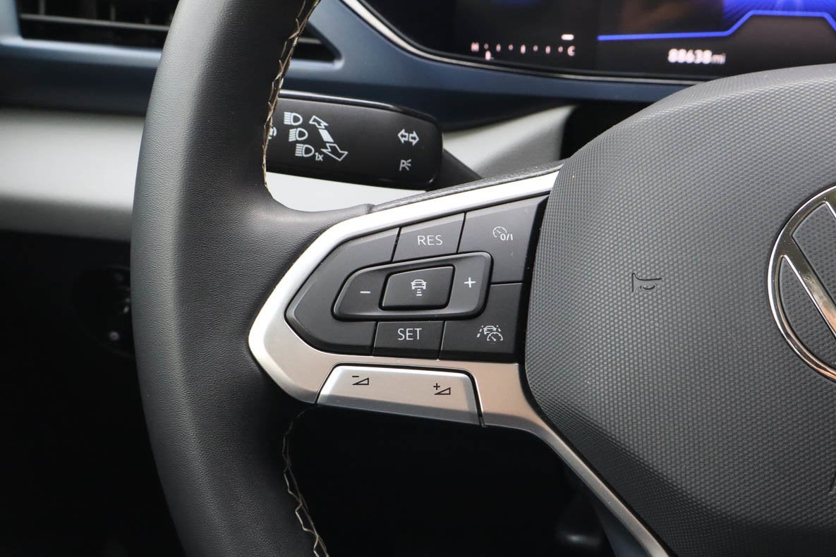 2023 Volkswagen Taos SE FWD