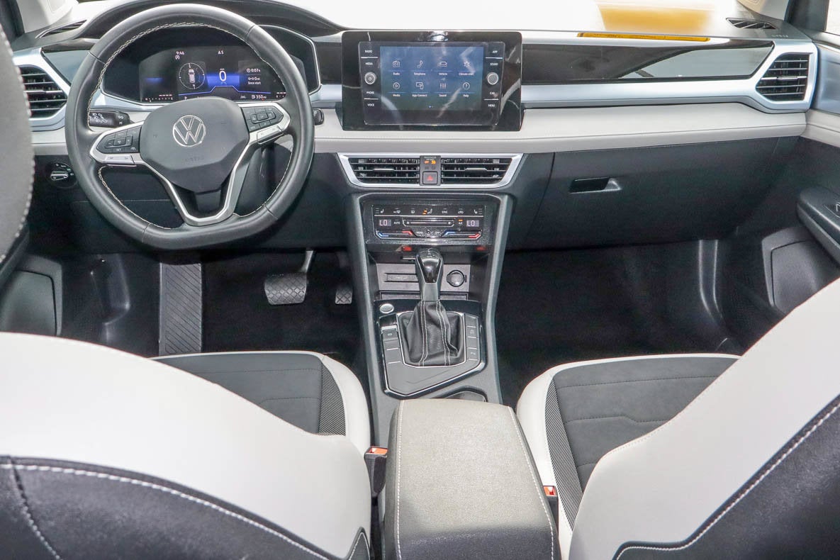 2025 Volkswagen Taos SE FWD