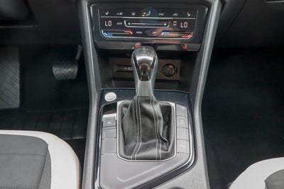 2025 Volkswagen Taos SE FWD