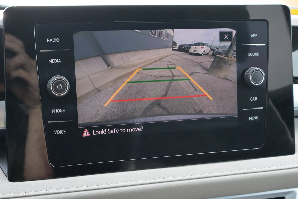 2025 Volkswagen Taos SE FWD