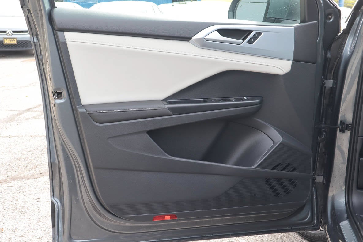 2025 Volkswagen Taos SE FWD