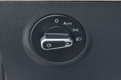 2025 Volkswagen Taos SE FWD