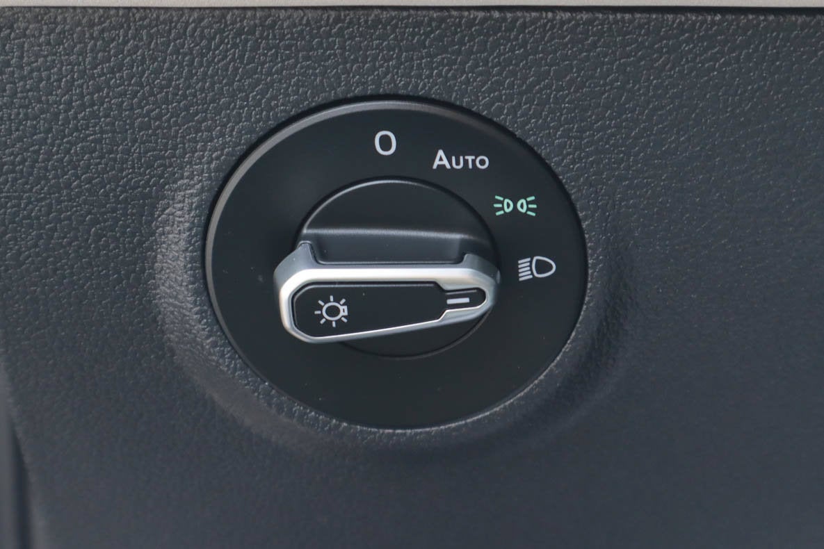 2025 Volkswagen Taos SE FWD